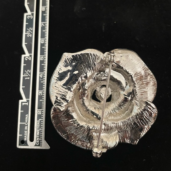 Silver and Zirconia-studded Flower Brooch/Pin - Picture 2 of 2